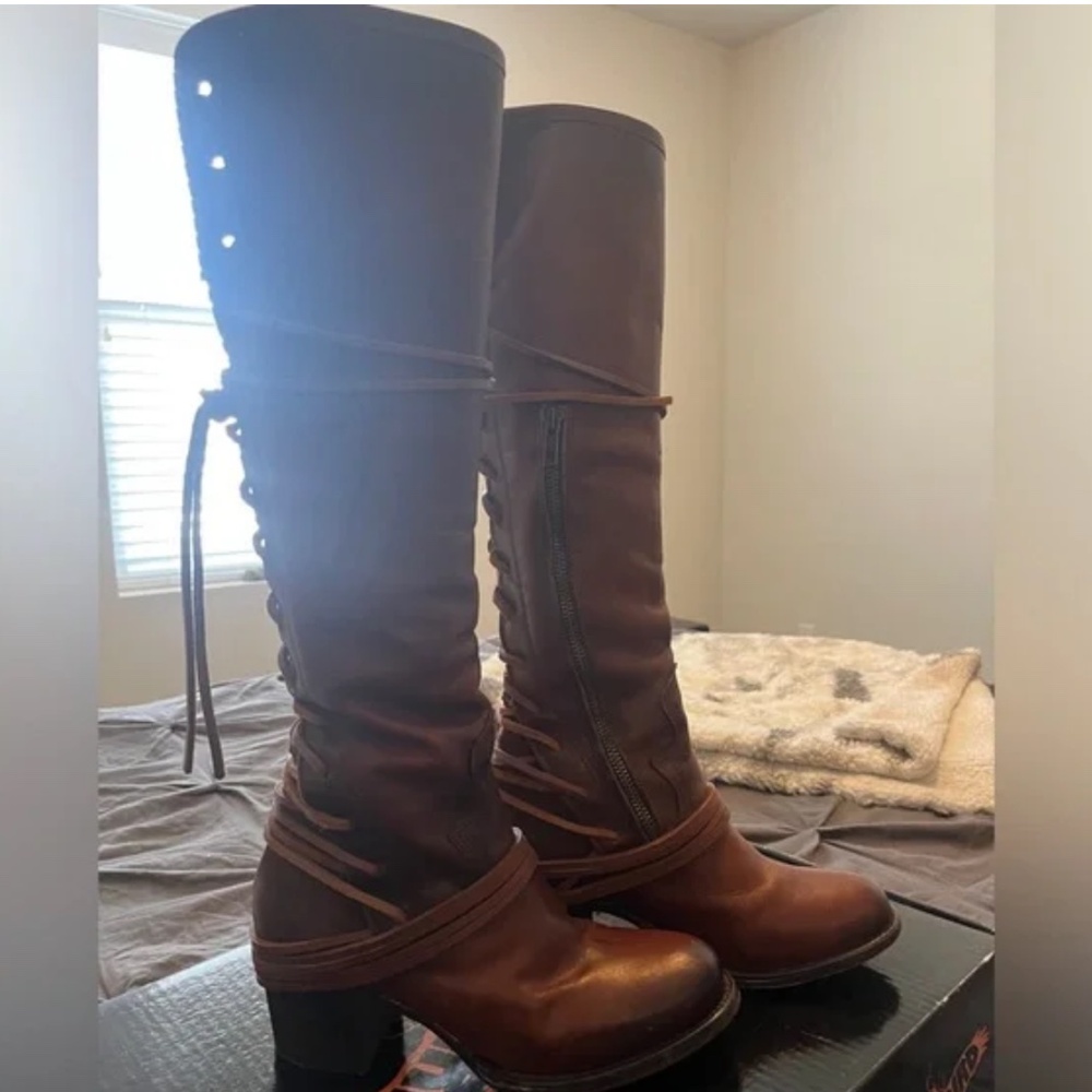 Freebird cognac boots